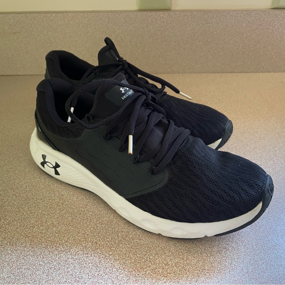 Men’s size 11 under armour sneakers